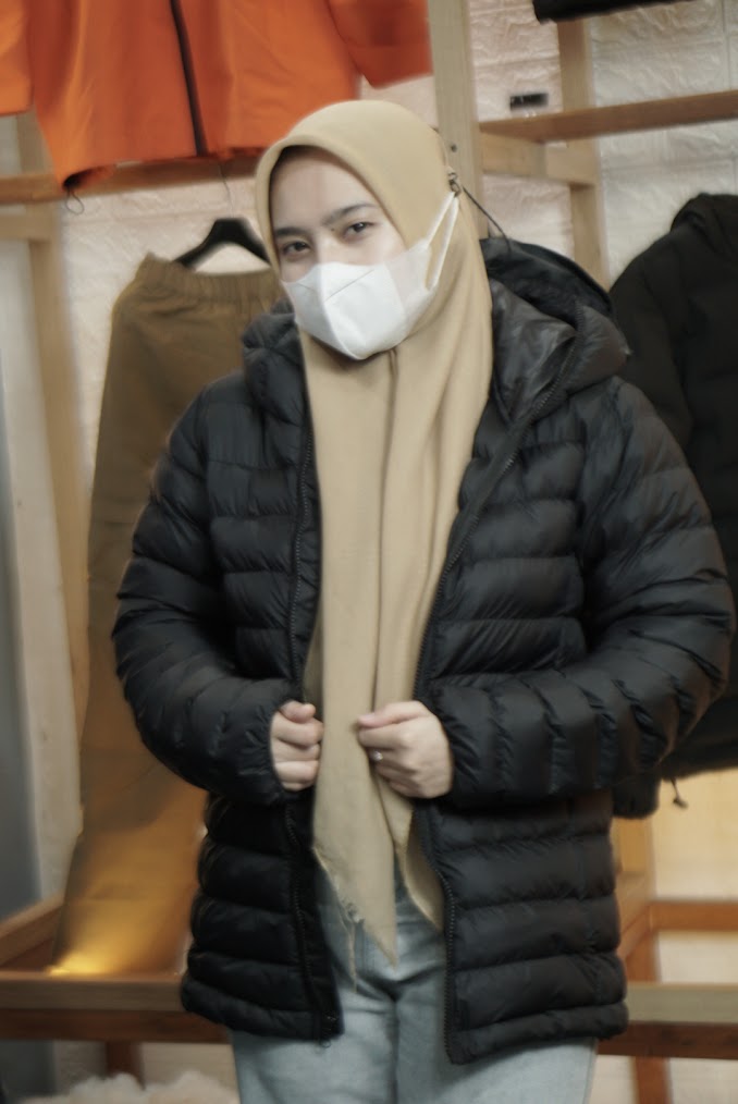 Oura puffer model close