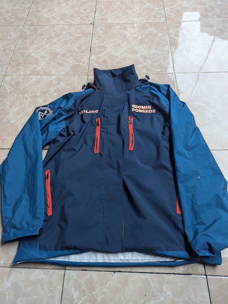 Geomin Pongkor jacket