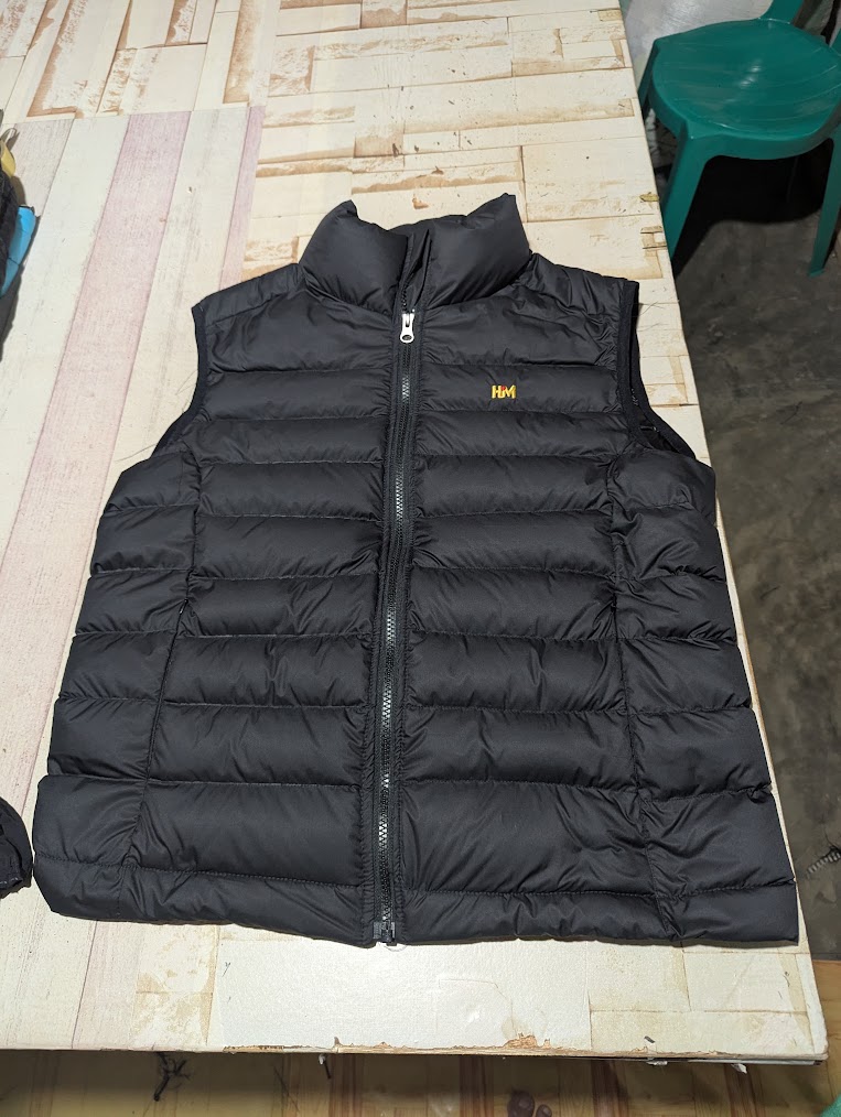 HiM vest hitam