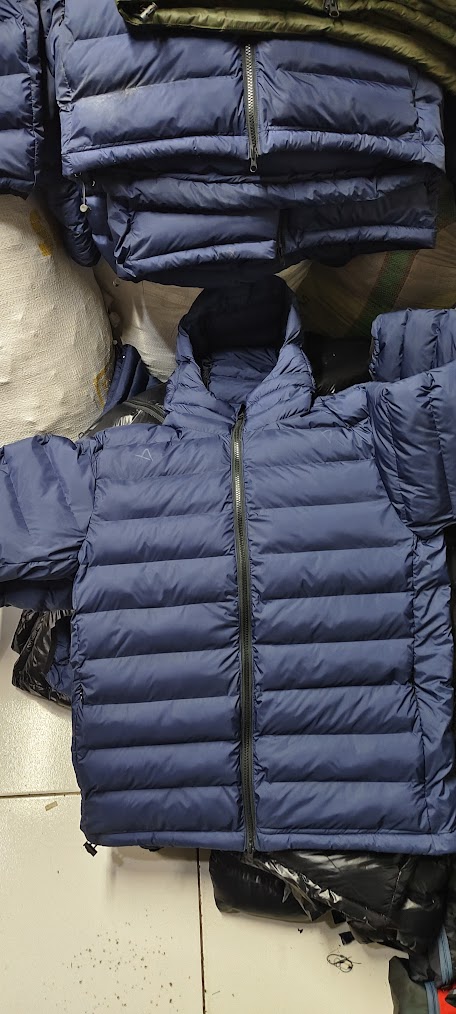 Tumpukan Puffer Navy