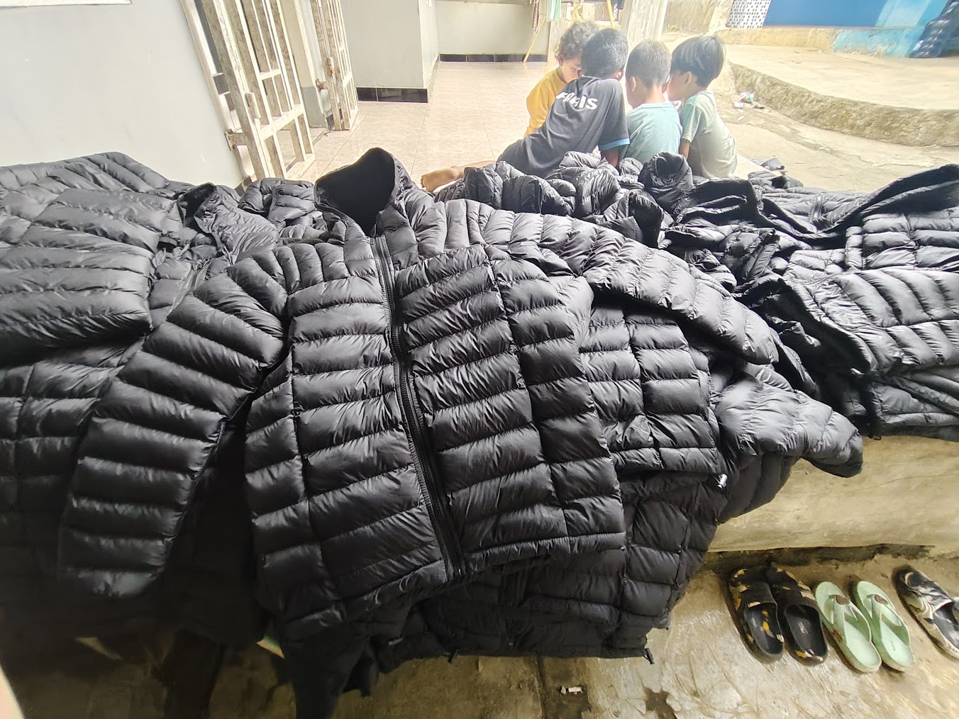 QC pile jaket hitam
